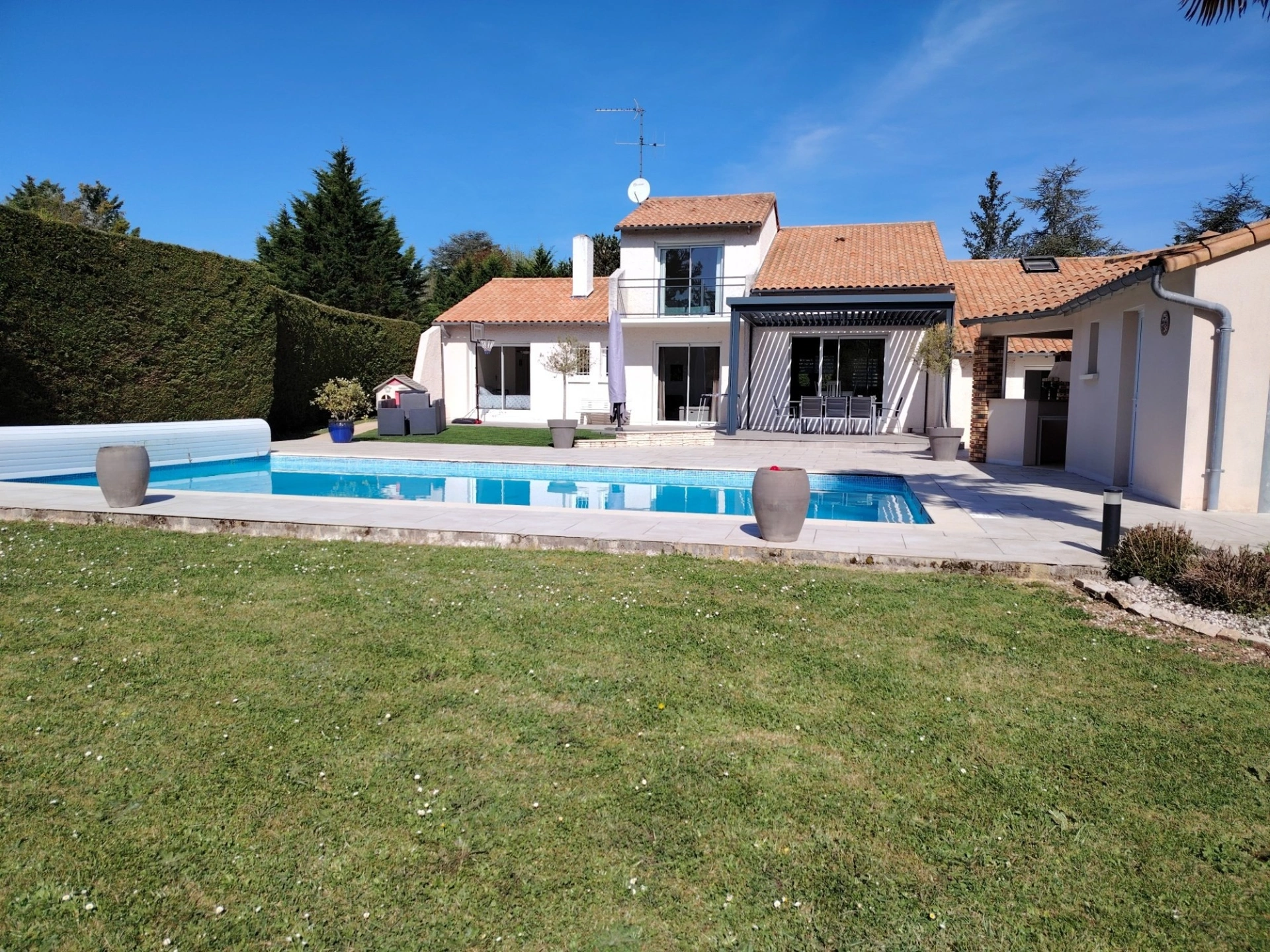 Maison 7 pièces 189 m² · à Migne Auxances · 189 m² · 545 000 €