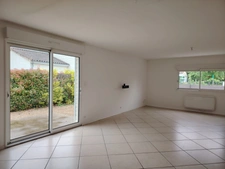 Charmante maison de plai-pied de 100 m² située dans le secteur de Lavoux à 15 minutes de Poitiers
