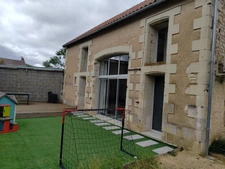 Belle maison en pierre avec dépendance et potentiel locatif sur un terrain de 1100 m² Beaumont Saint Cyr