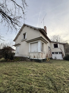 Maison de 146 m² sur un Terrain de 1081 m²  centre ville Vouneuil Sur Vienne.