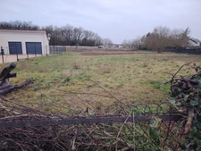 Beau Terrain de 1353 m² Neuville de Poitou proche centre ville.