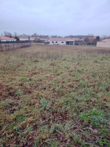Beau Terrain de 1425 m² Neuville de Poitou proche du centre ville