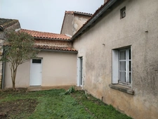 A vendre charmante maison de village située sur la commune Val-de-Comporte Saint Macoux 86400.