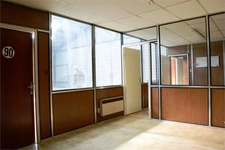 Dpt Nord (59), à louer CANTAING SUR ESCAUT Bâtiment 600 m² - Plain pied - Parking 1100 m² clos
