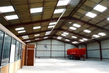 Dpt Nord (59), à louer CANTAING SUR ESCAUT Bâtiment 600 m² - Plain pied - Parking 1100 m² clos