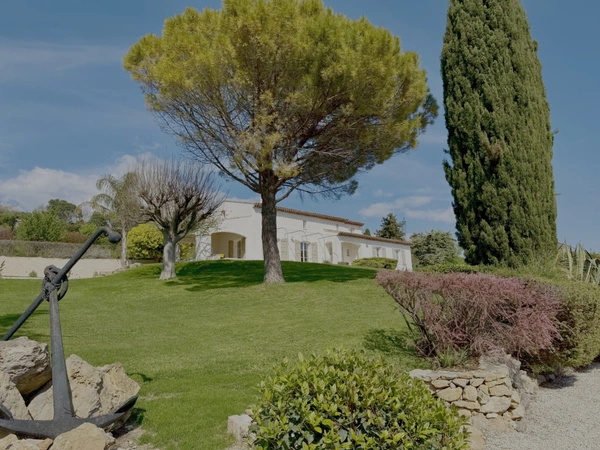 Ollioules Faveyrolles – Villa rénovée au calme absolu – 4000 m² – Aperçu mer – Proche Sanary  