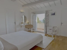 Ollioules Faveyrolles – Villa rénovée au calme absolu – 4000 m² – Aperçu mer – Proche Sanary  