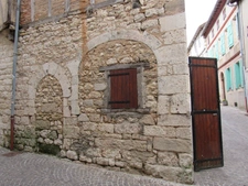 MAISON MEDIEVALE DE VILLAGE ENTIEREMENT RENOVEE  DPE B + DEUXIEME PETITE MAISON AVEC ETAGE QUI SERT DE GARAGE 290000€
