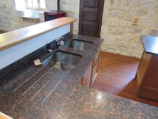 MAISON MEDIEVALE DE VILLAGE ENTIEREMENT RENOVEE  DPE B + DEUXIEME PETITE MAISON AVEC ETAGE QUI SERT DE GARAGE 290000€