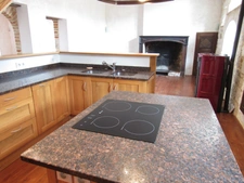 MAISON MEDIEVALE DE VILLAGE ENTIEREMENT RENOVEE  DPE B + DEUXIEME PETITE MAISON AVEC ETAGE QUI SERT DE GARAGE 290000€