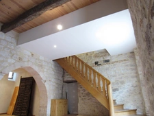 MAISON MEDIEVALE DE VILLAGE ENTIEREMENT RENOVEE  DPE B + DEUXIEME PETITE MAISON AVEC ETAGE QUI SERT DE GARAGE 290000€