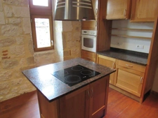 MAISON MEDIEVALE DE VILLAGE ENTIEREMENT RENOVEE  DPE B + DEUXIEME PETITE MAISON AVEC ETAGE QUI SERT DE GARAGE 290000€