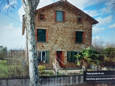 ENSEMBLE IMMOBILIER DE 2 MAISONS EN PIERRE  A RENOVER  PLUS UNE GRANGE FERMEE AVEC TOITURE NEUVE SUR PARCELLE AGRICOLE DE 8087M² CARMAUX (81)
