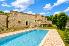  CORPS DE FERME  RENOVE PISCINE ETABLE GRANGE DEPENDANCES SUR 9000M² ARBORES