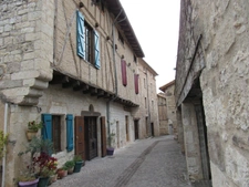 MAISON MEDIEVALE DE VILLAGE ENTIEREMENT RENOVEE  DPE B + DEUXIEME PETITE MAISON AVEC ETAGE QUI SERT DE GARAGE 290000€
