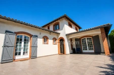 LAUNAGUET – SUPERBE MAISON FAMILIALE DE 170 m² AVEC PISCINE SUR TERRAIN DE 1 357 m²