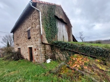 ENSEMBLE IMMOBILIER DE 2 MAISONS EN PIERRE  A RENOVER  PLUS UNE GRANGE FERMEE AVEC TOITURE NEUVE SUR PARCELLE AGRICOLE DE 8087M² CARMAUX (81)