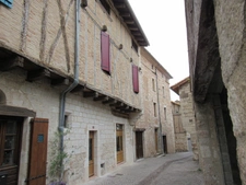 MAISON MEDIEVALE DE VILLAGE ENTIEREMENT RENOVEE  DPE B + DEUXIEME PETITE MAISON AVEC ETAGE QUI SERT DE GARAGE 290000€