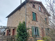 ENSEMBLE IMMOBILIER DE 2 MAISONS EN PIERRE  A RENOVER  PLUS UNE GRANGE FERMEE AVEC TOITURE NEUVE SUR PARCELLE AGRICOLE DE 8087M² CARMAUX (81)