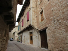 MAISON MEDIEVALE DE VILLAGE ENTIEREMENT RENOVEE  DPE B + DEUXIEME PETITE MAISON AVEC ETAGE QUI SERT DE GARAGE 290000€