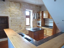 MAISON MEDIEVALE DE VILLAGE ENTIEREMENT RENOVEE  DPE B + DEUXIEME PETITE MAISON AVEC ETAGE QUI SERT DE GARAGE 290000€