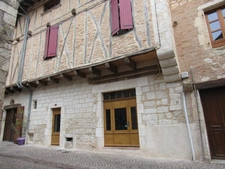MAISON MEDIEVALE DE VILLAGE ENTIEREMENT RENOVEE  DPE B + DEUXIEME PETITE MAISON AVEC ETAGE QUI SERT DE GARAGE 290000€