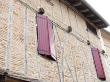 MAISON MEDIEVALE DE VILLAGE ENTIEREMENT RENOVEE  DPE B + DEUXIEME PETITE MAISON AVEC ETAGE QUI SERT DE GARAGE 290000€