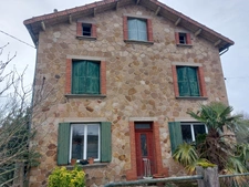 ENSEMBLE IMMOBILIER DE 2 MAISONS EN PIERRE  A RENOVER  PLUS UNE GRANGE FERMEE AVEC TOITURE NEUVE SUR PARCELLE AGRICOLE DE 8087M² CARMAUX (81)