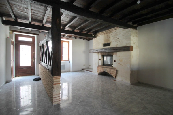 Maison de village de caractère à vendre– 109 m² – 3 chambres + Grenier aménageable (67 m²) - cour extèrieure