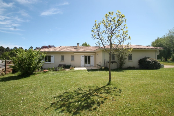 Maison à vendre 4 pièces 109m²  proche de CASTELJALOUX (47) garages, terrain 9800m²