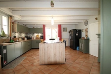 Maison en pierre 163 m² avec dépendances – Piscine- Vue dégagée – terrain 18 000m²- VIRAZEIL (47), à 5 min de Marmande