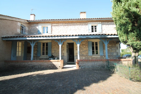 Maison à vendre 8 pièces 268 m² habitables SAINT PARDOUX DU BREUIL (47) avec écuries, dépendances, terrain 22948m²