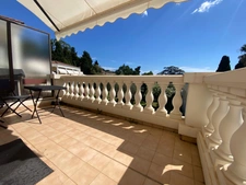 Secteur privilégié, bel appartement T2 avec piscine et garage.