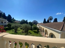Californie-Pezou, Grand T2 en dernier étage avec piscine et garage.