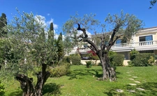 Secteur privilégié, bel appartement T2 avec piscine et garage.
