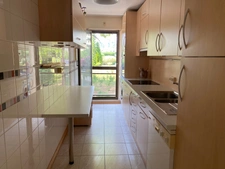 Secteur privilégié, bel appartement T2 avec piscine et garage.