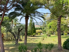 Secteur privilégié, bel appartement T2 avec piscine et garage.