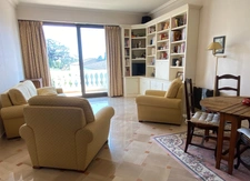 Secteur privilégié, bel appartement T2 avec piscine et garage.