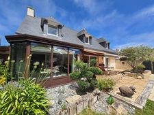 Maison bord de mer à vendre 9 pièces QUIBERON (56) avec piscine.