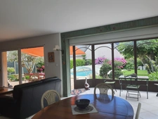 Maison bord de mer à vendre 9 pièces QUIBERON (56) avec piscine.