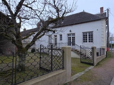 Maison à vendre 13 pièces à THIEL SUR ACOLIN (03)