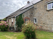 À vendre – Corps de ferme avec habitation, dépendances et terres – Proximité Aunay-sur-Odon (14)