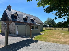 Havre de paix : Maison en pierre rénovée et son verger de 150 pommiers — Rare sur le marché