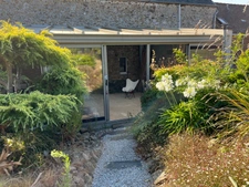 À seulement 5 km de Barneville-Carteret, charmante maison en pierre avec jardin arboré