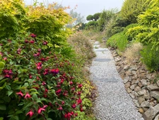 À seulement 5 km de Barneville-Carteret, charmante maison en pierre avec jardin arboré