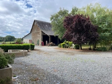 À vendre – Corps de ferme avec habitation, dépendances et terres – Proximité Aunay-sur-Odon (14)