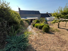 À seulement 5 km de Barneville-Carteret, charmante maison en pierre avec jardin arboré