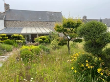 À seulement 5 km de Barneville-Carteret, charmante maison en pierre avec jardin arboré