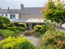 À seulement 5 km de Barneville-Carteret, charmante maison en pierre avec jardin arboré