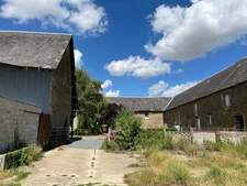 À vendre – Corps de ferme avec habitation, dépendances et terres – Proximité Aunay-sur-Odon (14)